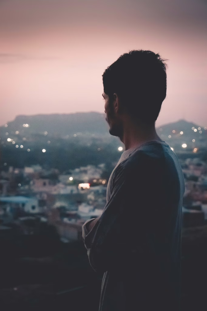 gd7c8d3b3bebda155c81c71eb55d6677081b16749879f1e96495a030381757061f969f84da3ac334846a652b8ee86493c967ba779c630fdd235900d244ff2afed_1280-6077333 man, thinking, sunset, sad boy, boy, sad, lonely, alone, pensive, nature, dusk, portrait